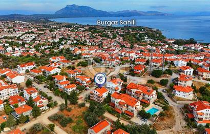 Datça — TAM MERKEZDE, BAHÇELİ & KAPALI BALKONLU 1+1 SATILIK DAİRE