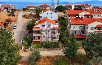 Datça — TAM MERKEZDE, BAHÇELİ & KAPALI BALKONLU 1+1 SATILIK DAİRE