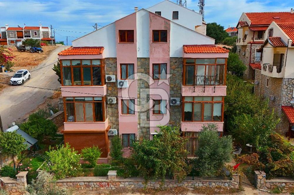 Datça — TAM MERKEZDE, BAHÇELİ & KAPALI BALKONLU 1+1 SATILIK DAİRE
