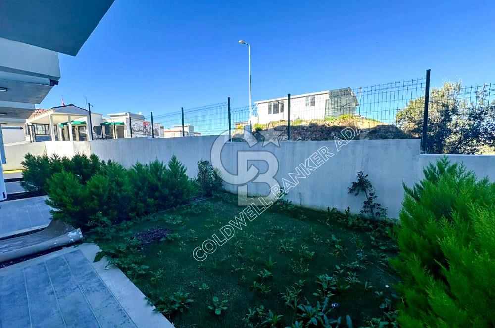 Kuşadası Değirmendere’de Bahçeli, Havuzlu Sitede Kiralık Daire