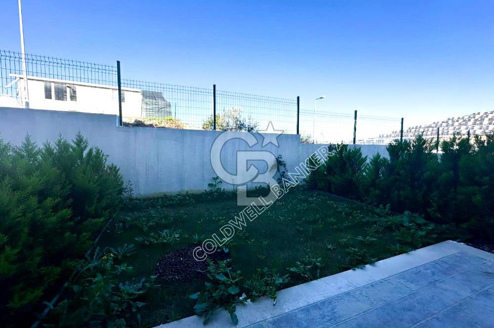 Kuşadası Değirmendere’de Bahçeli, Havuzlu Sitede Kiralık Daire