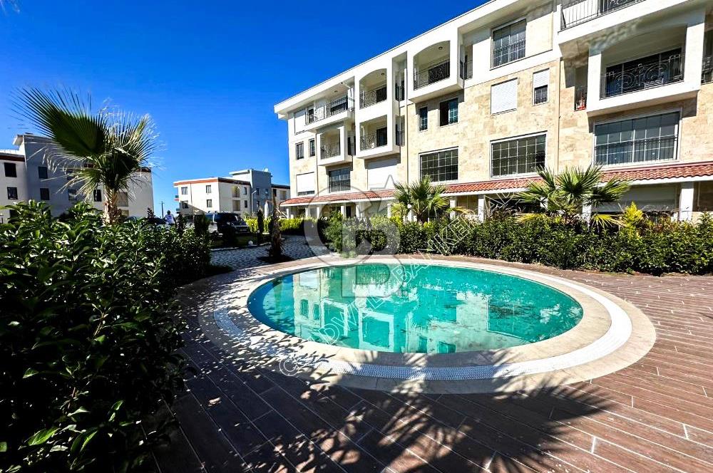 Kuşadası Değirmendere’de Bahçeli, Havuzlu Sitede Kiralık Daire