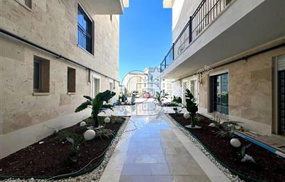 Kuşadası Değirmendere’de Bahçeli, Havuzlu Sitede Kiralık Daire