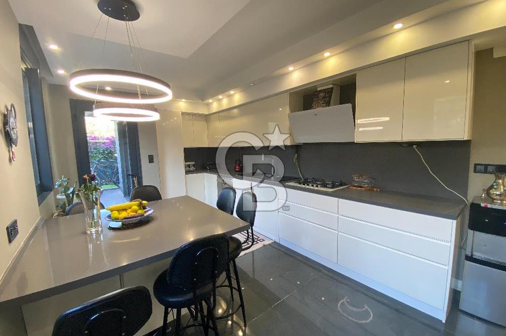 Denize Sıfır, Sonsuzluk Havuzlu, 431 m² Tripleks Lüks Villa – Yaz Kış Yaşanabilir Sahil Evi