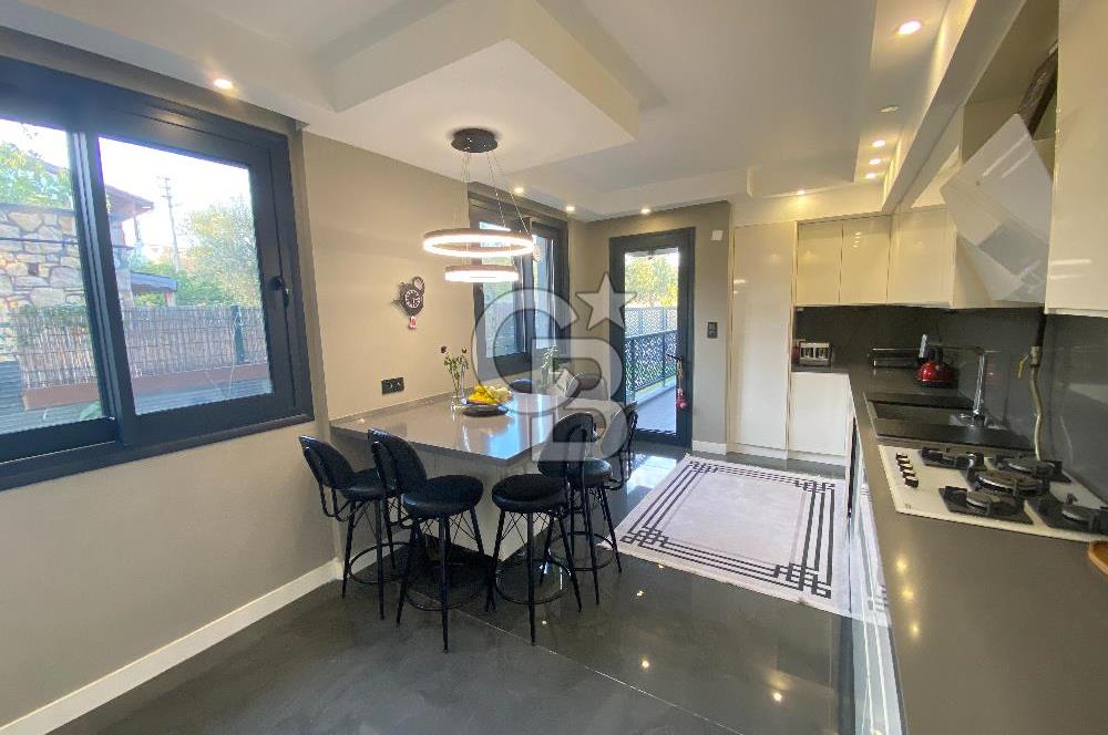 Denize Sıfır, Sonsuzluk Havuzlu, 431 m² Tripleks Lüks Villa – Yaz Kış Yaşanabilir Sahil Evi