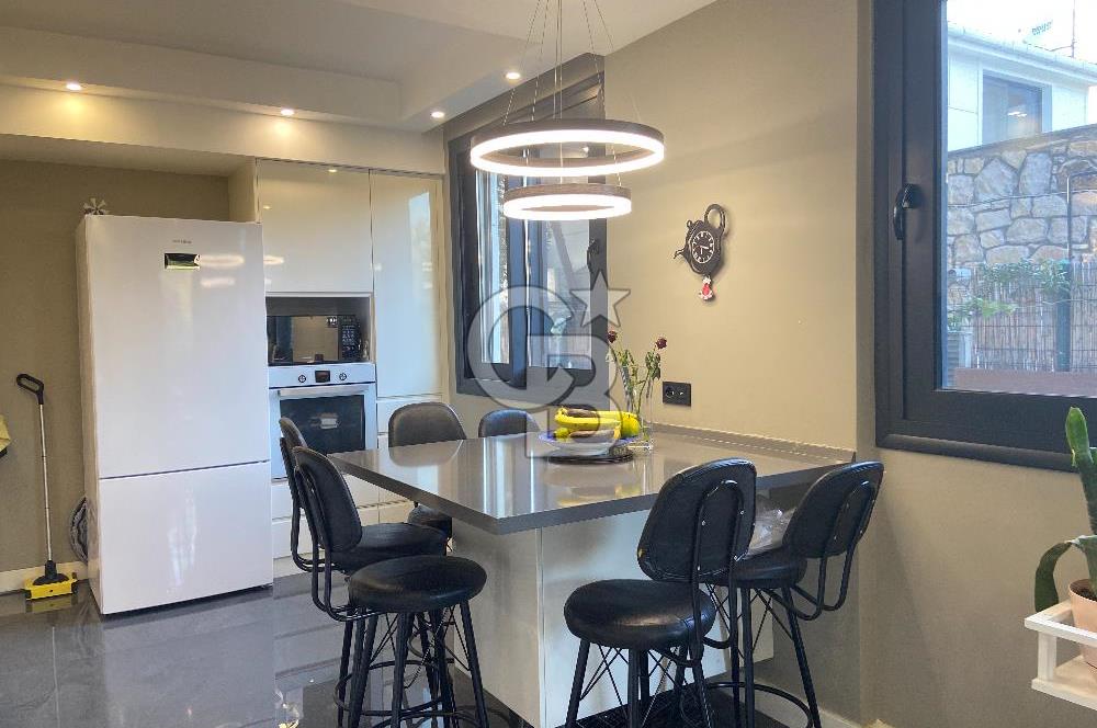 Denize Sıfır, Sonsuzluk Havuzlu, 431 m² Tripleks Lüks Villa – Yaz Kış Yaşanabilir Sahil Evi