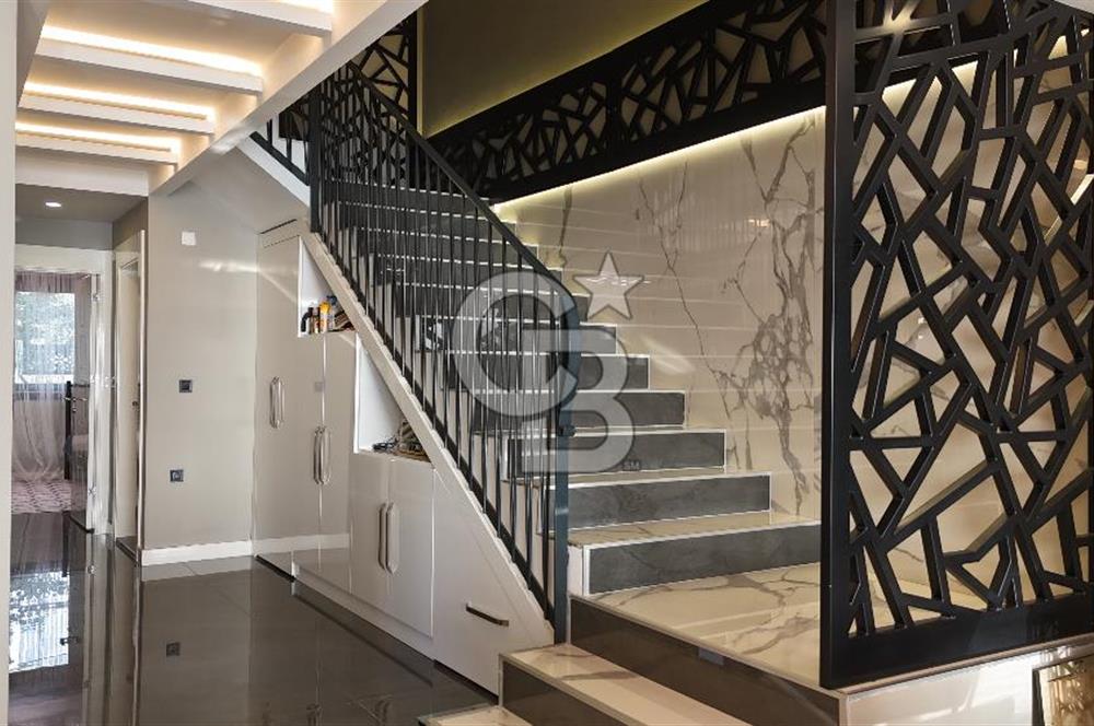 Denize Sıfır, Sonsuzluk Havuzlu, 431 m² Tripleks Lüks Villa – Yaz Kış Yaşanabilir Sahil Evi