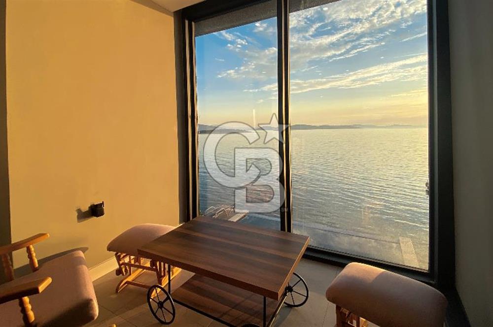 Denize Sıfır, Sonsuzluk Havuzlu, 431 m² Tripleks Lüks Villa – Yaz Kış Yaşanabilir Sahil Evi