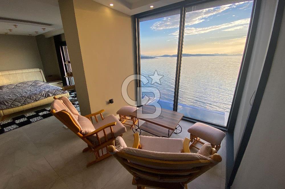 Denize Sıfır, Sonsuzluk Havuzlu, 431 m² Tripleks Lüks Villa – Yaz Kış Yaşanabilir Sahil Evi