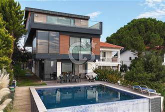 Denize Sıfır, Sonsuzluk Havuzlu, 431 m² Tripleks Lüks Villa – Yaz Kış Yaşanabilir Sahil Evi