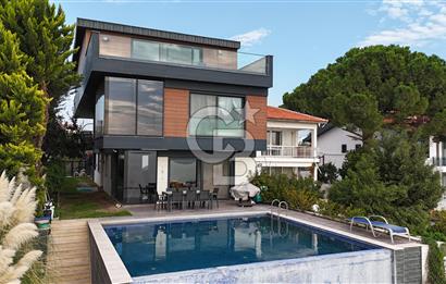 Denize Sıfır, Sonsuzluk Havuzlu, 431 m² Tripleks Lüks Villa – Yaz Kış Yaşanabilir Sahil Evi