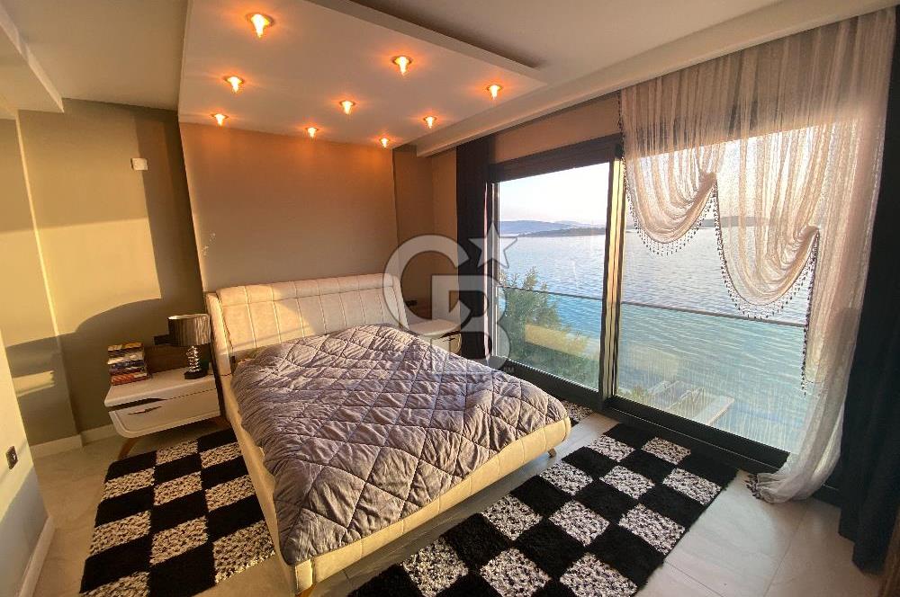 Denize Sıfır, Sonsuzluk Havuzlu, 431 m² Tripleks Lüks Villa – Yaz Kış Yaşanabilir Sahil Evi