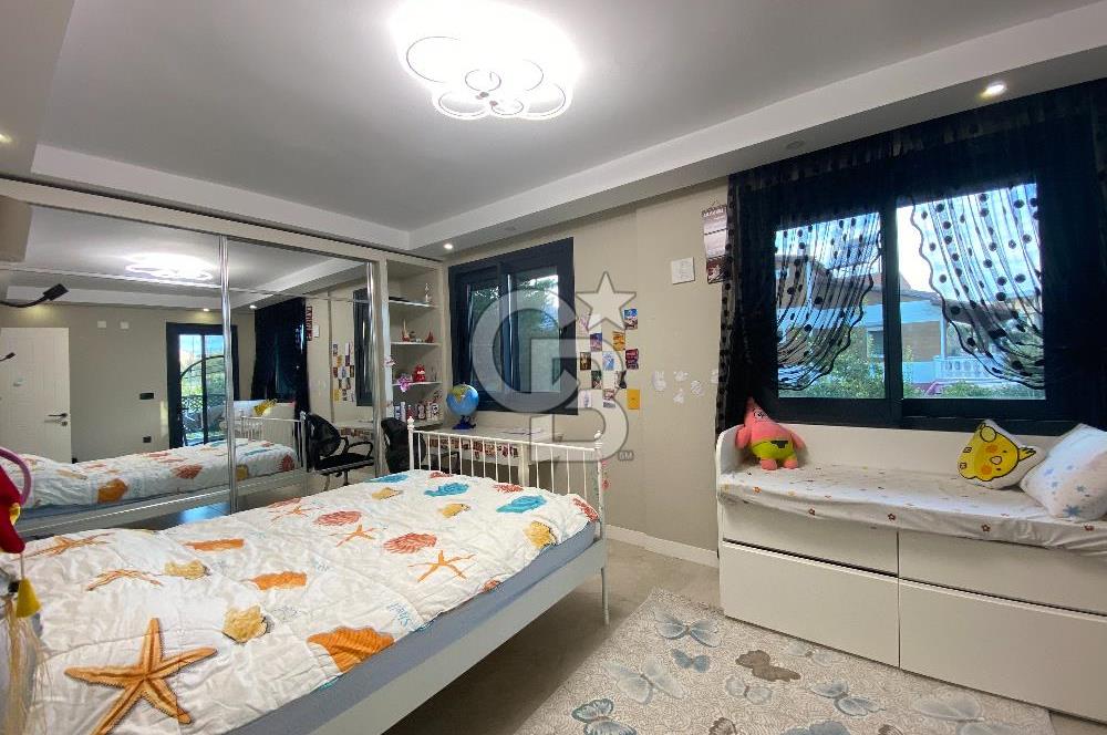 Denize Sıfır, Sonsuzluk Havuzlu, 431 m² Tripleks Lüks Villa – Yaz Kış Yaşanabilir Sahil Evi