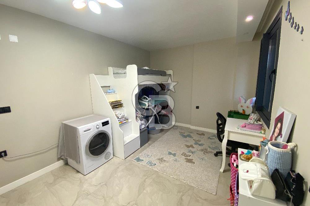 Denize Sıfır, Sonsuzluk Havuzlu, 431 m² Tripleks Lüks Villa – Yaz Kış Yaşanabilir Sahil Evi