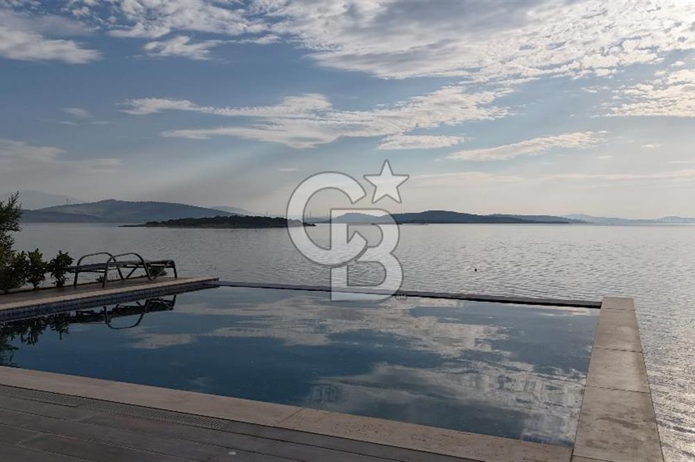 Denize Sıfır, Sonsuzluk Havuzlu, 431 m² Tripleks Lüks Villa – Yaz Kış Yaşanabilir Sahil Evi