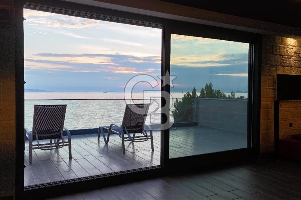 Denize Sıfır, Sonsuzluk Havuzlu, 431 m² Tripleks Lüks Villa – Yaz Kış Yaşanabilir Sahil Evi