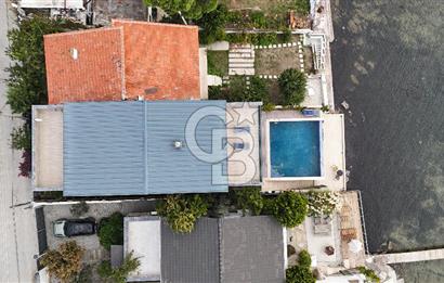 Denize Sıfır, Sonsuzluk Havuzlu, 431 m² Tripleks Lüks Villa – Yaz Kış Yaşanabilir Sahil Evi