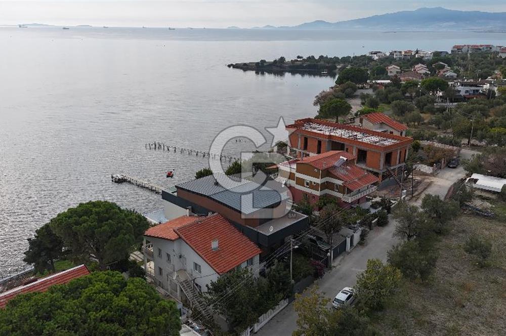 Denize Sıfır, Sonsuzluk Havuzlu, 431 m² Tripleks Lüks Villa – Yaz Kış Yaşanabilir Sahil Evi