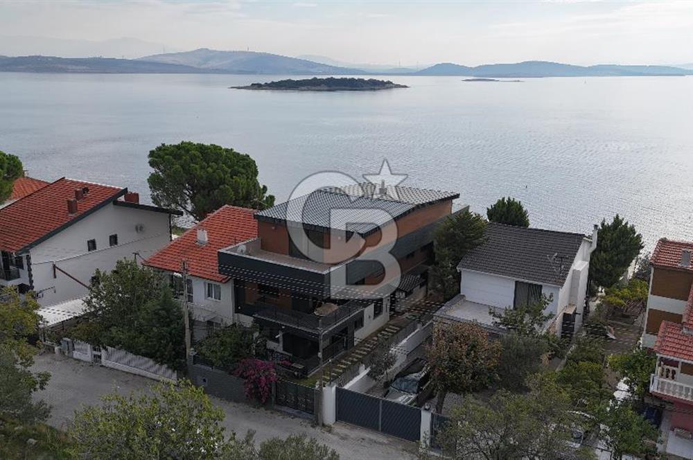 Denize Sıfır, Sonsuzluk Havuzlu, 431 m² Tripleks Lüks Villa – Yaz Kış Yaşanabilir Sahil Evi