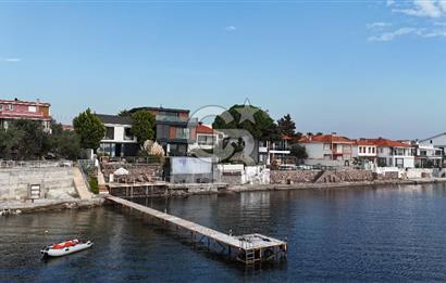 Denize Sıfır, Sonsuzluk Havuzlu, 431 m² Tripleks Lüks Villa – Yaz Kış Yaşanabilir Sahil Evi