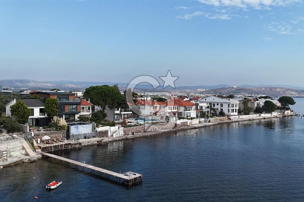 Denize Sıfır, Sonsuzluk Havuzlu, 431 m² Tripleks Lüks Villa – Yaz Kış Yaşanabilir Sahil Evi