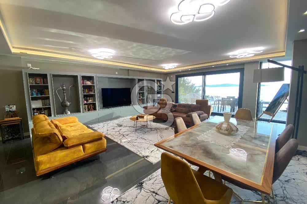 Denize Sıfır, Sonsuzluk Havuzlu, 431 m² Tripleks Lüks Villa – Yaz Kış Yaşanabilir Sahil Evi