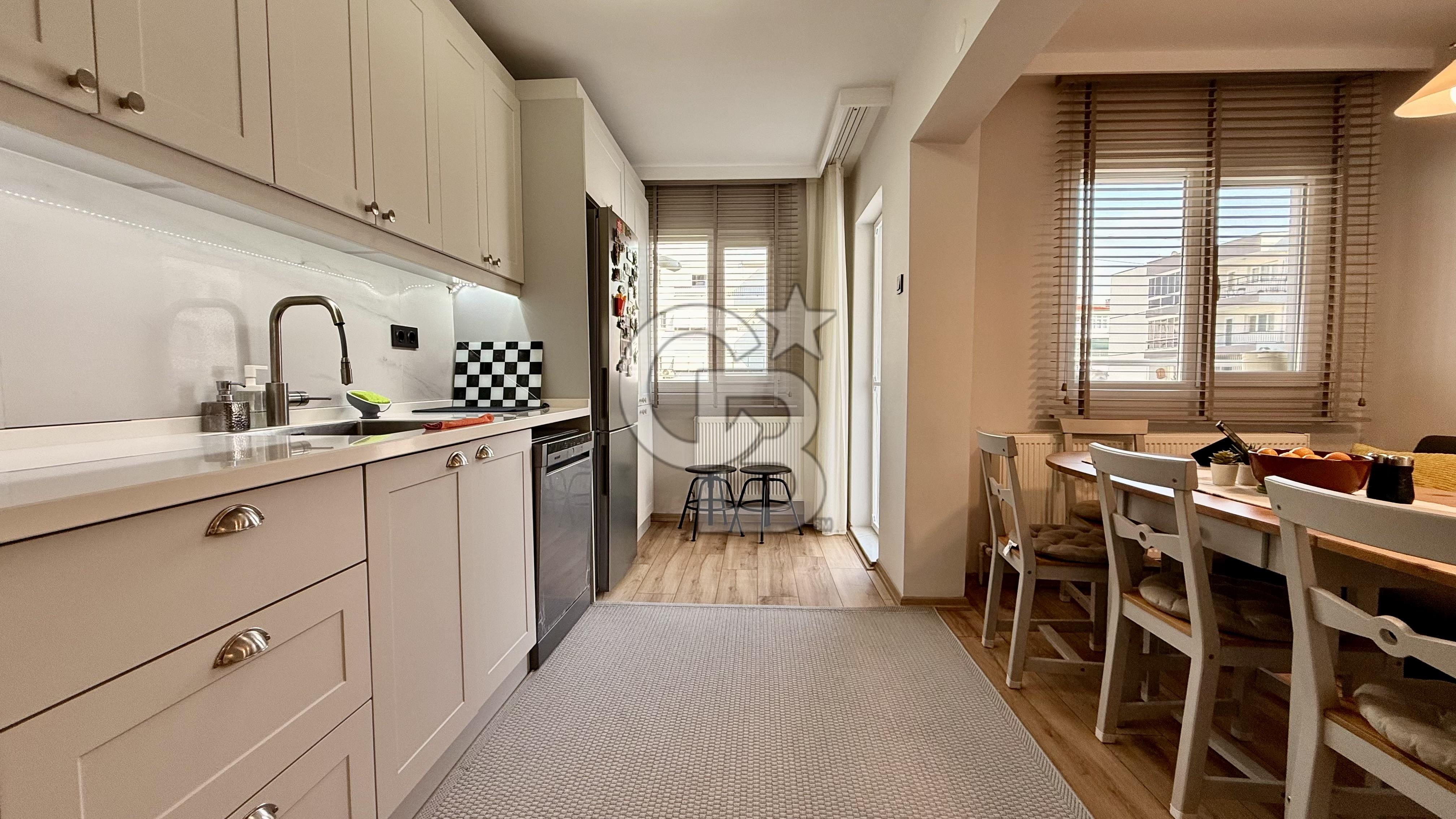 BAYRAKLI TEPEKULE MAH. SİTE İÇİ LUX TADİLATLI SATILIK GENİŞ 2+1