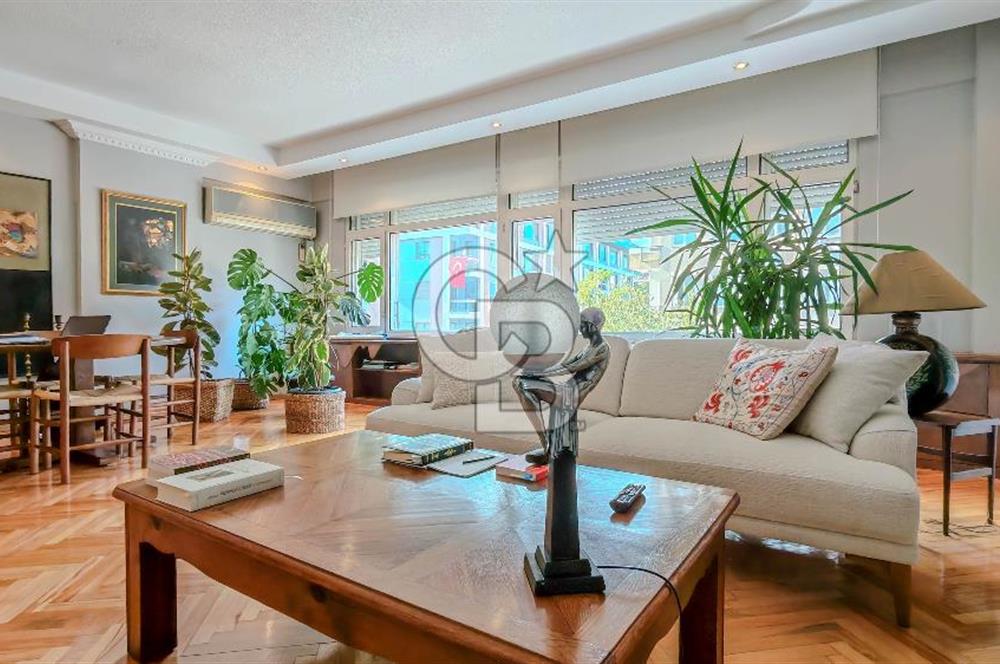 ETİLER'DE METROYA KOMŞU YENİLENMİŞ SATILIK DAİRE