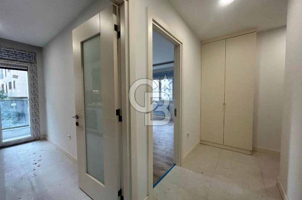 Caddebostan'da güvenlikli yemyeşil site içinde2+1 sıfır daire