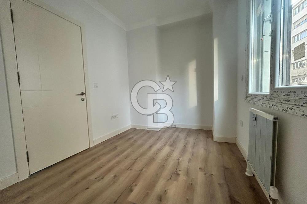 Caddebostan'da güvenlikli yemyeşil site içinde2+1 sıfır daire