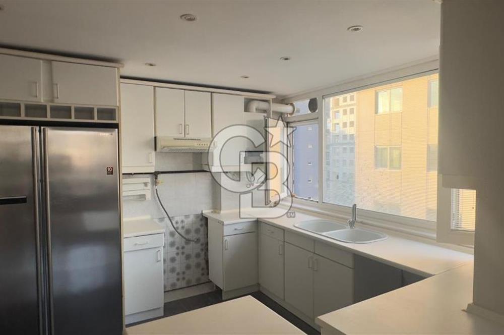 FENERYOLUNDA KÖŞE BİNADA KONUMLU 3+1 ÇİFT BALKONLU 120m2 NET