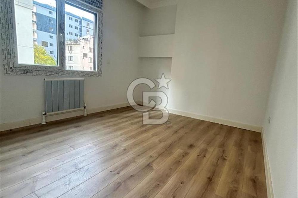 Caddebostan'da güvenlikli yemyeşil site içinde2+1 sıfır daire