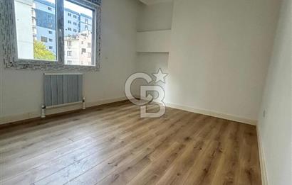 Caddebostan'da güvenlikli yemyeşil site içinde2+1 sıfır daire