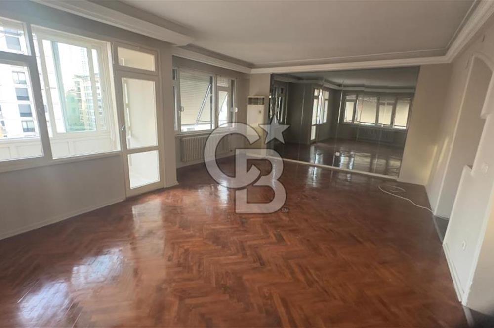 FENERYOLUNDA KÖŞE BİNADA KONUMLU 3+1 ÇİFT BALKONLU 120m2 NET