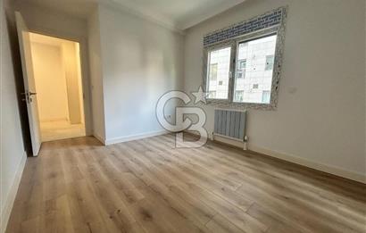 Caddebostan'da güvenlikli yemyeşil site içinde2+1 sıfır daire