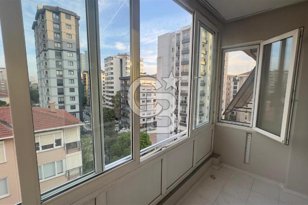 FENERYOLUNDA KÖŞE BİNADA KONUMLU 3+1 ÇİFT BALKONLU 120m2 NET