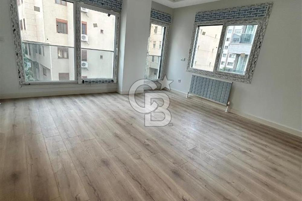 Caddebostan'da güvenlikli yemyeşil site içinde2+1 sıfır daire