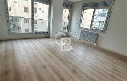 Caddebostan'da güvenlikli yemyeşil site içinde2+1 sıfır daire