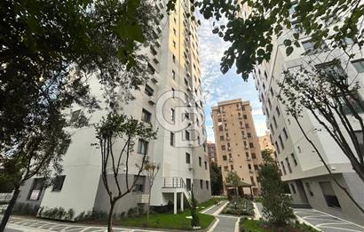 Caddebostan'da güvenlikli yemyeşil site içinde2+1 sıfır daire