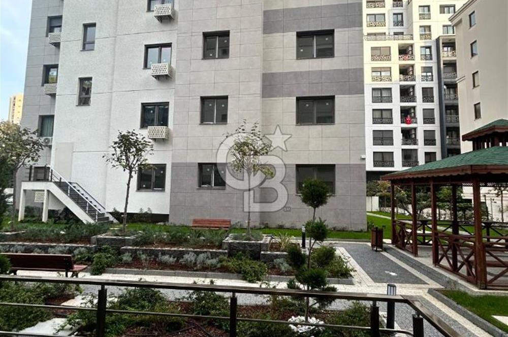 Caddebostan'da güvenlikli yemyeşil site içinde2+1 sıfır daire