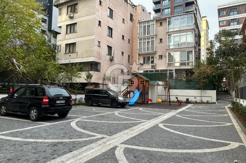 Caddebostan'da güvenlikli yemyeşil site içinde2+1 sıfır daire