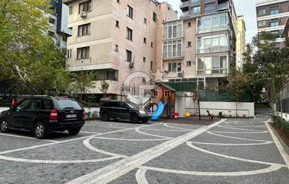 Caddebostan'da güvenlikli yemyeşil site içinde2+1 sıfır daire