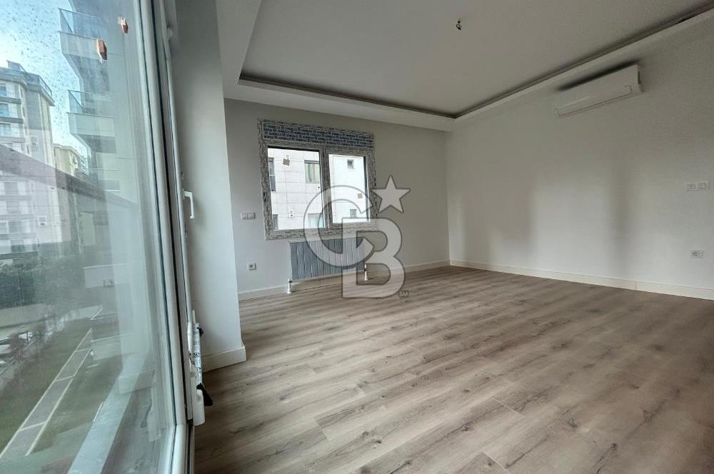 Caddebostan'da güvenlikli yemyeşil site içinde2+1 sıfır daire