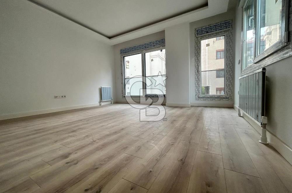 Caddebostan'da güvenlikli yemyeşil site içinde2+1 sıfır daire