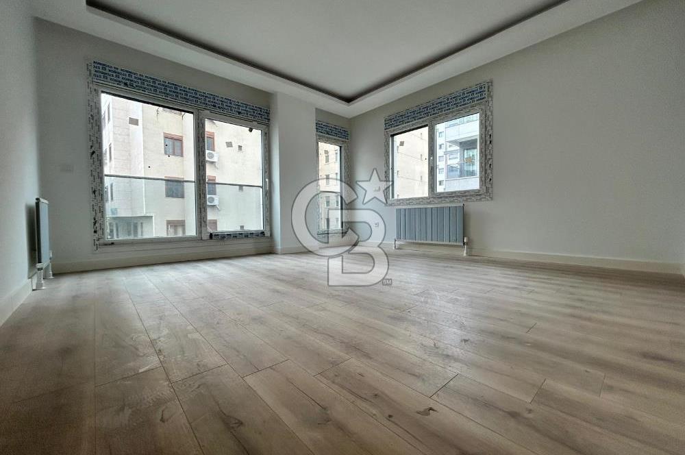 Caddebostan'da güvenlikli yemyeşil site içinde2+1 sıfır daire