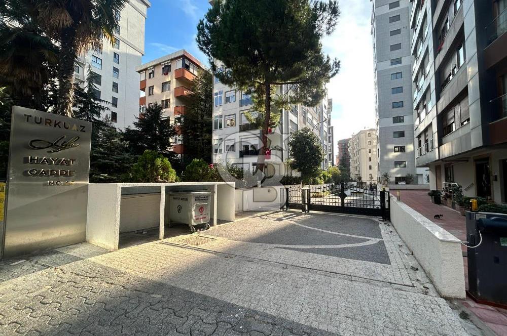 Caddebostan'da güvenlikli yemyeşil site içinde2+1 sıfır daire