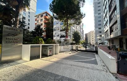 Caddebostan'da güvenlikli yemyeşil site içinde2+1 sıfır daire