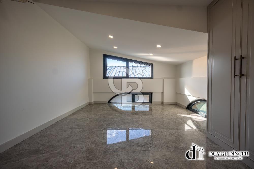 DENİZE SIFIR URLADA 3+1+PLUS SATILIK ÇATI DUBLEKSİ