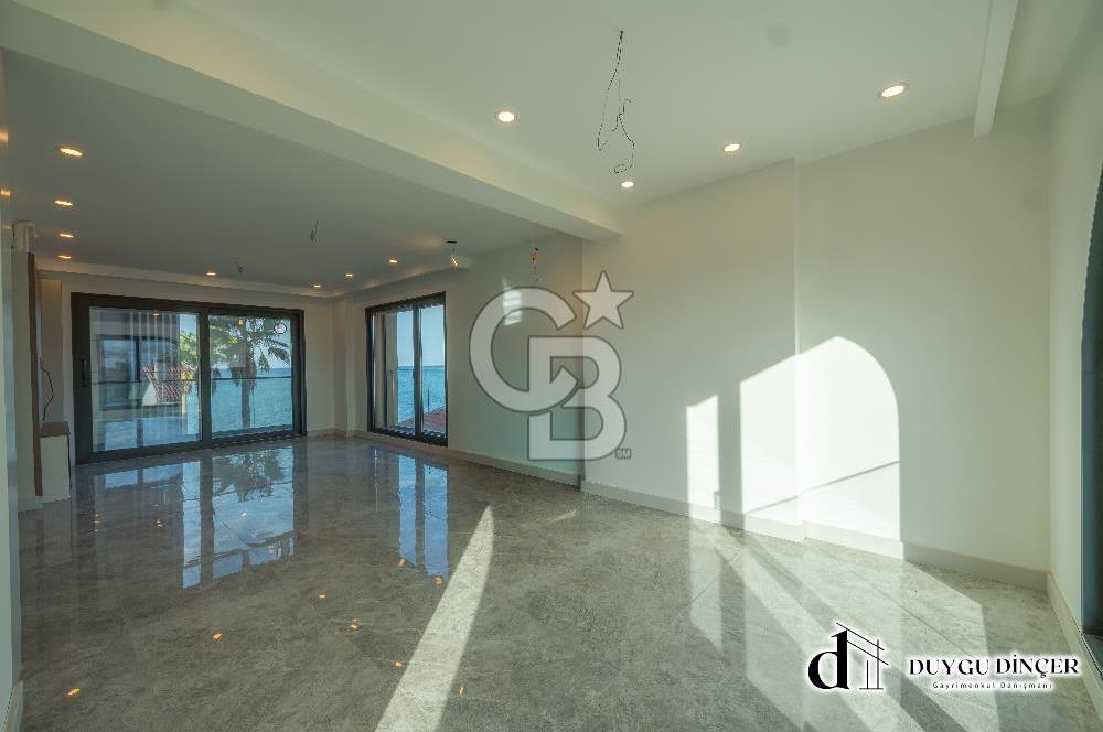 URLA KALABAK ÖZEL MİMARİ DENİZE SIFIR ÖNÜ KUM PLAJ 3,5+1 PLUS