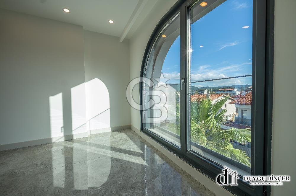 URLA KALABAK ÖZEL MİMARİ DENİZE SIFIR ÖNÜ KUM PLAJ 3,5+1 PLUS